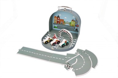 Trkaća staza s automobilima u koferu