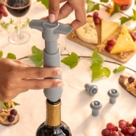 INNOVAGOODS Vakuumska pumpa i čepovi za vino Winuum, 4 čepa