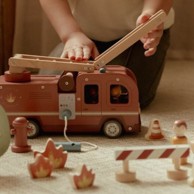 LITTLE DUTCH Drveno vatrogasno vozilo, L