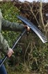 FISKARS Komplet grablje, metla i držač QuikFit 