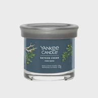 YANKEE CANDLE Svijeća Signature small tuler Bayside cedar