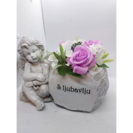 Cvjetni aranžman anđeo s posudom S ljubavlju 078AR