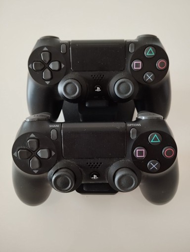 Stalak za kontrolere PS4 i PS5 3D PRINT