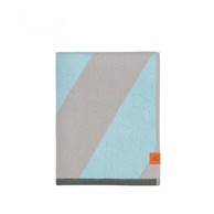 METTE DITMER DENMARK Mentol zeleni ručnik od organskog pamuka od frotira 70x133 cm Diagonal