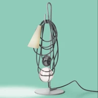 FOSCARINI Stolna lampa Filo, ametistna kraljica