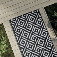 Vanjski tepih ARAKIL bijelo-crni 80 x 250 cm, PP, dizajn s kvadratima