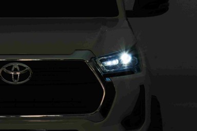 Auto na akumulator TOYOTA HILUX 4x4, bijeli
