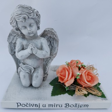 Cvjetni aranžman Anđeo Počivaj u miru Božjem 159AR