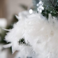 Vijenac od boa perja 1,8 m. bijeli