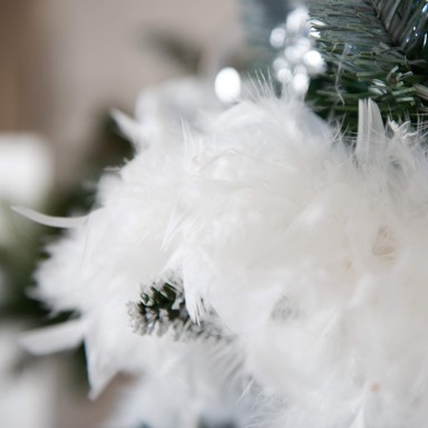 Vijenac od boa perja 1,8 m. bijeli