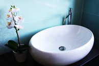 AQUAART Umivaonik, bijeli, nadgradni, zaobljeni 590*400